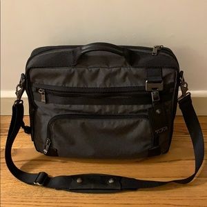 Tumi bag: backpack/briefcase convert. & expandable